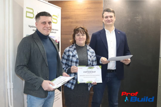 У Київському хабі завершився перший навчальний курс монтажників навісних вентильованих фасадів. Майстри виробничого навчання КПК «ЛІВОБЕРЕЖИЙ» увійшли до складу перших випускників 2025 року.