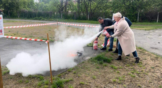 В межах тижня цивільного захисту 25 квітня 2024 року  для працівників коледжу проведено практичне навчальне заняття з порядку дій при виникненні пожежі з використанням вогнегасників.