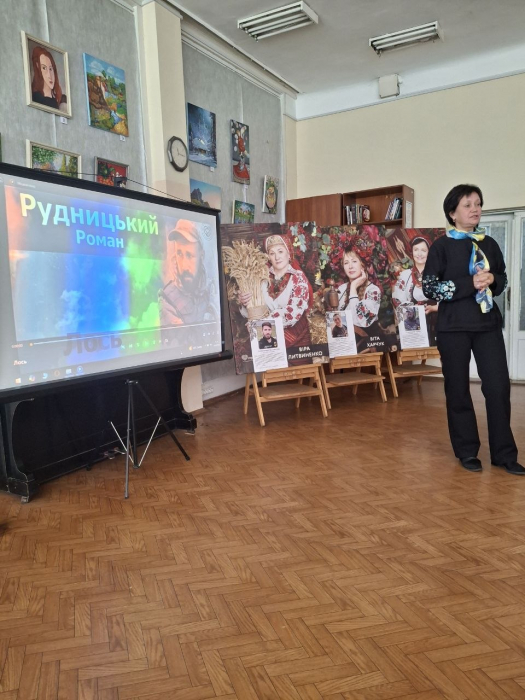 15 квітня 2026 року наші студенти мали за честь відвідати відкриття виставки &laquo;Квітуча незламність. Серце нАЗОВвні&raquo;.