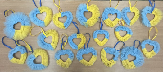 Майстер-клас &laquo;Патріотичне Сердечко&raquo; до Дня Збройних Сил України та ініціативи створення патріотичних сердечок, студенти коледжу мали честь долучитися до унікального майстер-класу з арттерапії.