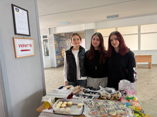 Благодійний ярмарок добра у Київському професійному коледжі «ЛІВОБЕРЕЖНИЙ»!  Сьогодні, 25 березня, ми перетворили смаколики на допомогу ЗСУ!