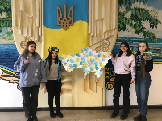 Напередодні відзначення дня єднання здобувачі освіти  коледжу запустили фоточелендж «Єдина Україна»